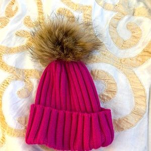 Fusia beanie hat with pompom
